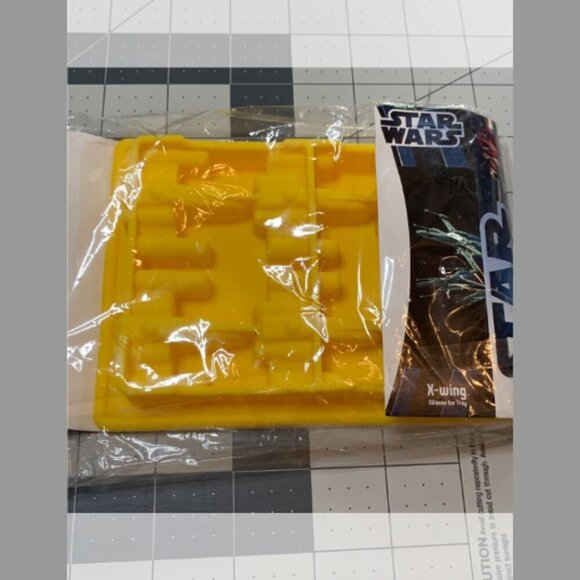 NWT Star Wars Silicone Ice Cube Trays - Picture 2 of 7